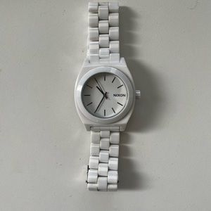 Nixon men’s watch-white.
